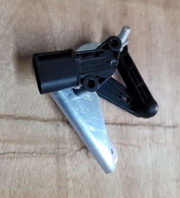 Датчик пневматической подвески передний левый Tesla Model S/X 2012-2021 1027941-00-B