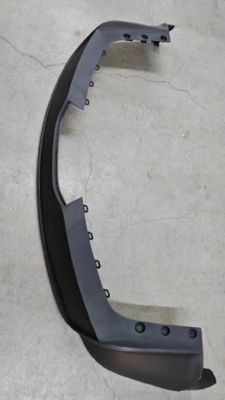 Нижняя секция заднего бампера Tesla Model X с отверстием для буксировочного крюка 168x32x10 мм